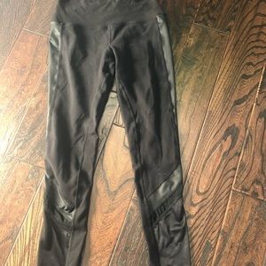 ALO BLACK LEGGINGS SIZE M